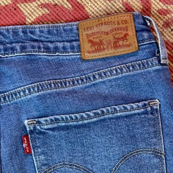 Levi's 721 High Rise Cut-Off Denim Short Size 30 Womens M Wash Frayed Hem - Picture 4 of 7